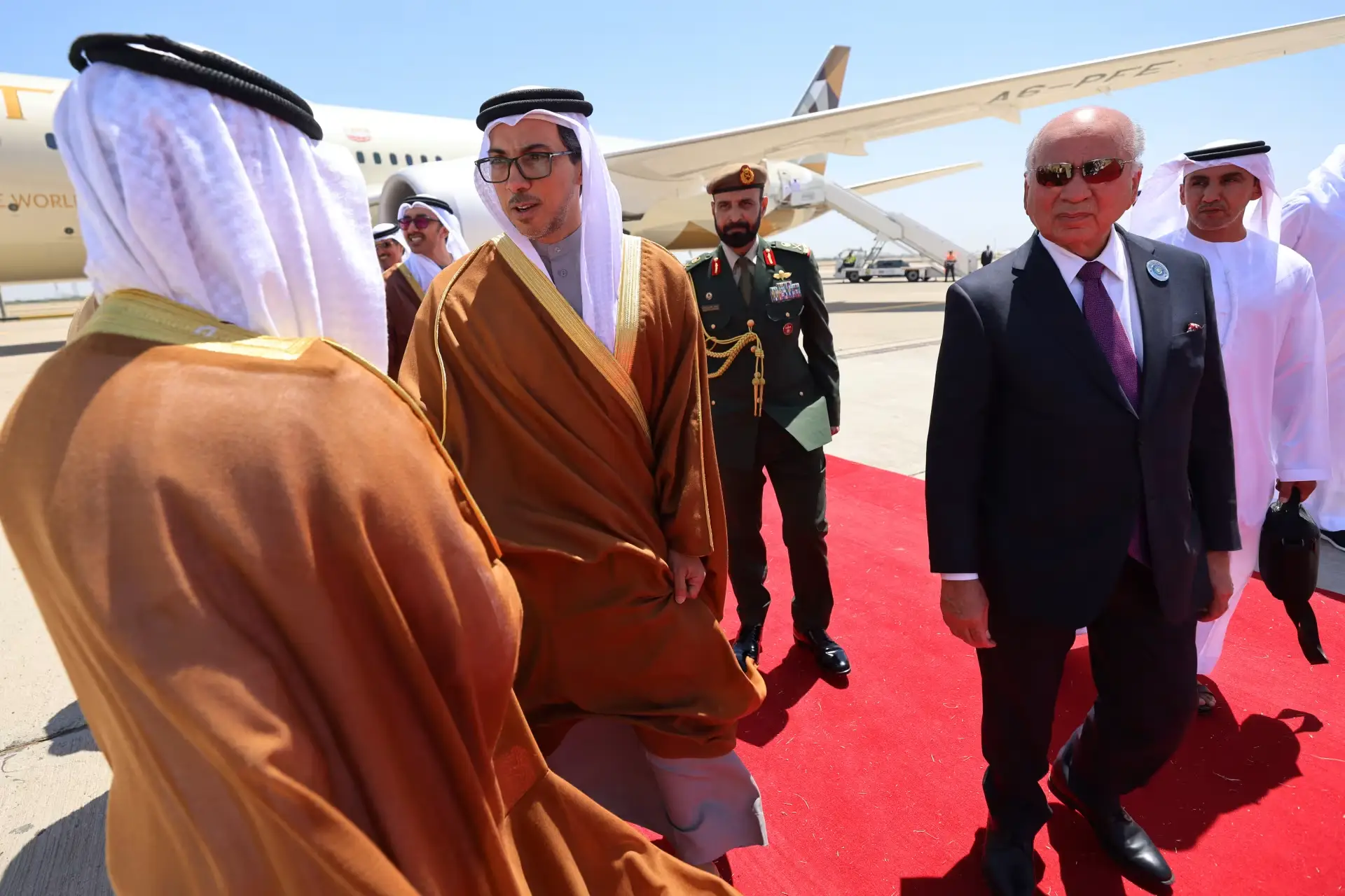 القمة العربية بغداد وفد الإمارات