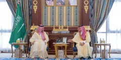 وزير الداخلية يلتقي أمير المدينة المنورة ويشيد بتطور الخدمات