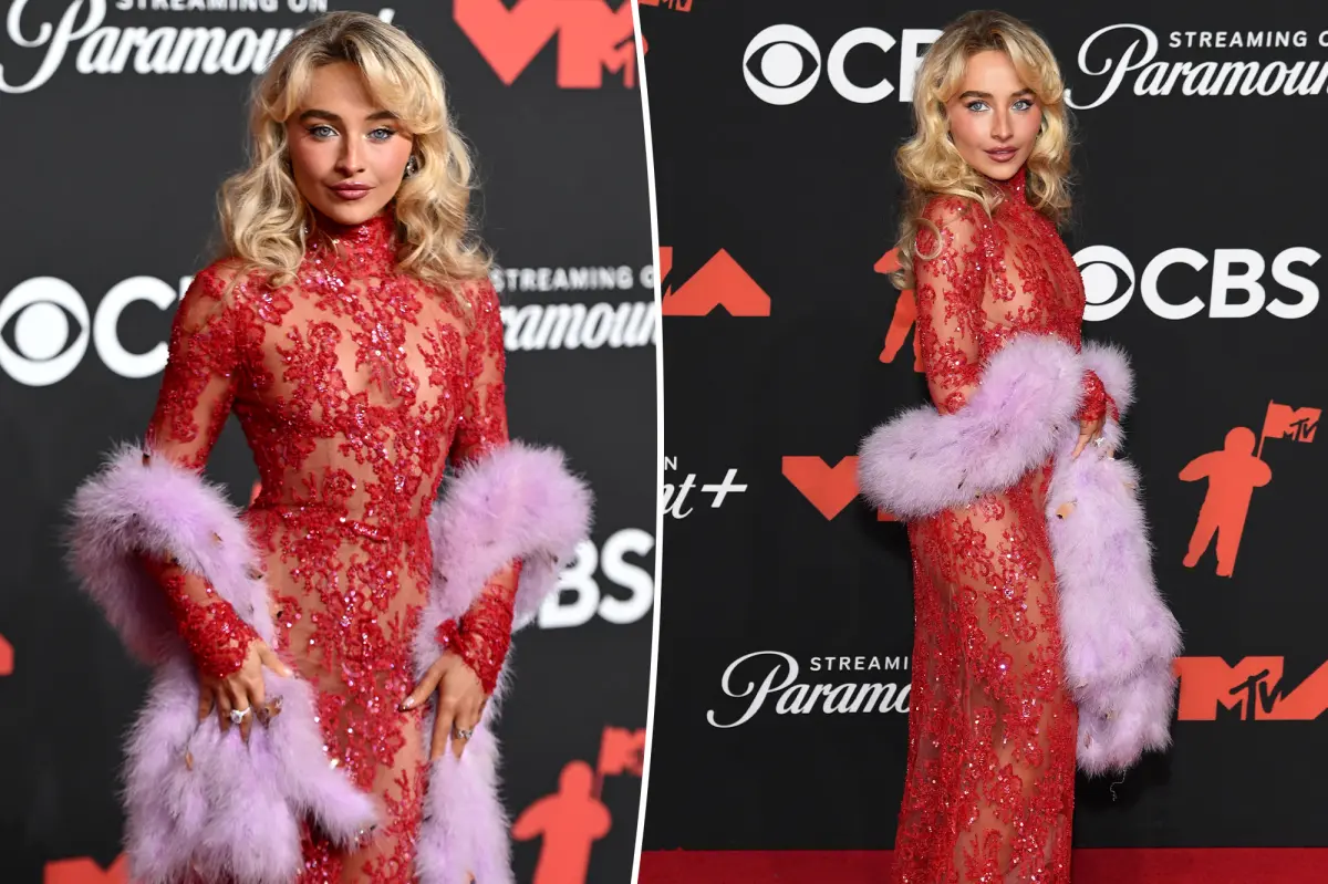 Sabrina Carpenter in a Valentino dress inMTV VMAs 2025 