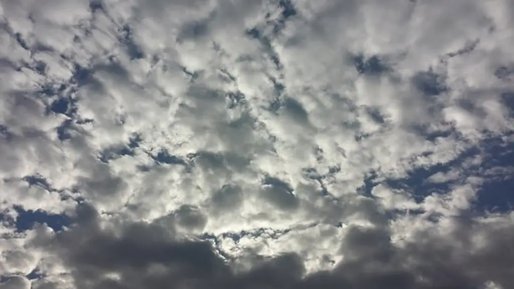 أمطار ورياح نشطة