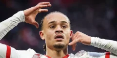 الهلال والأهلي ينافسان كبار أوروبا لضم تشافي سيمونز