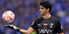 ياسين بونو يقرر تمديد عقده مع الهلال لـ2027رغم إغراء إشبيلية