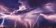 البرق يسجل رقمًا قياسيًا عالميًا بصاعقة تمتد 829 كيلومترًا
