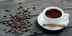 دراسة: الكافيين يحسن المزاج صباحًا ويزيد من السعادة والحماس
